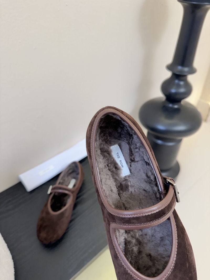 The R0w flat shoes